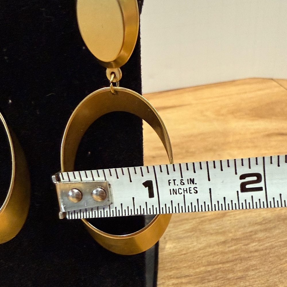 Vintage Gold Tone Oval Drop Clip On Earrings - Picture 6 of 7